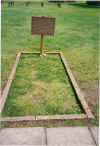 Gravesite-supposed- King Arthur & Guinevere.jpg (591793 bytes)